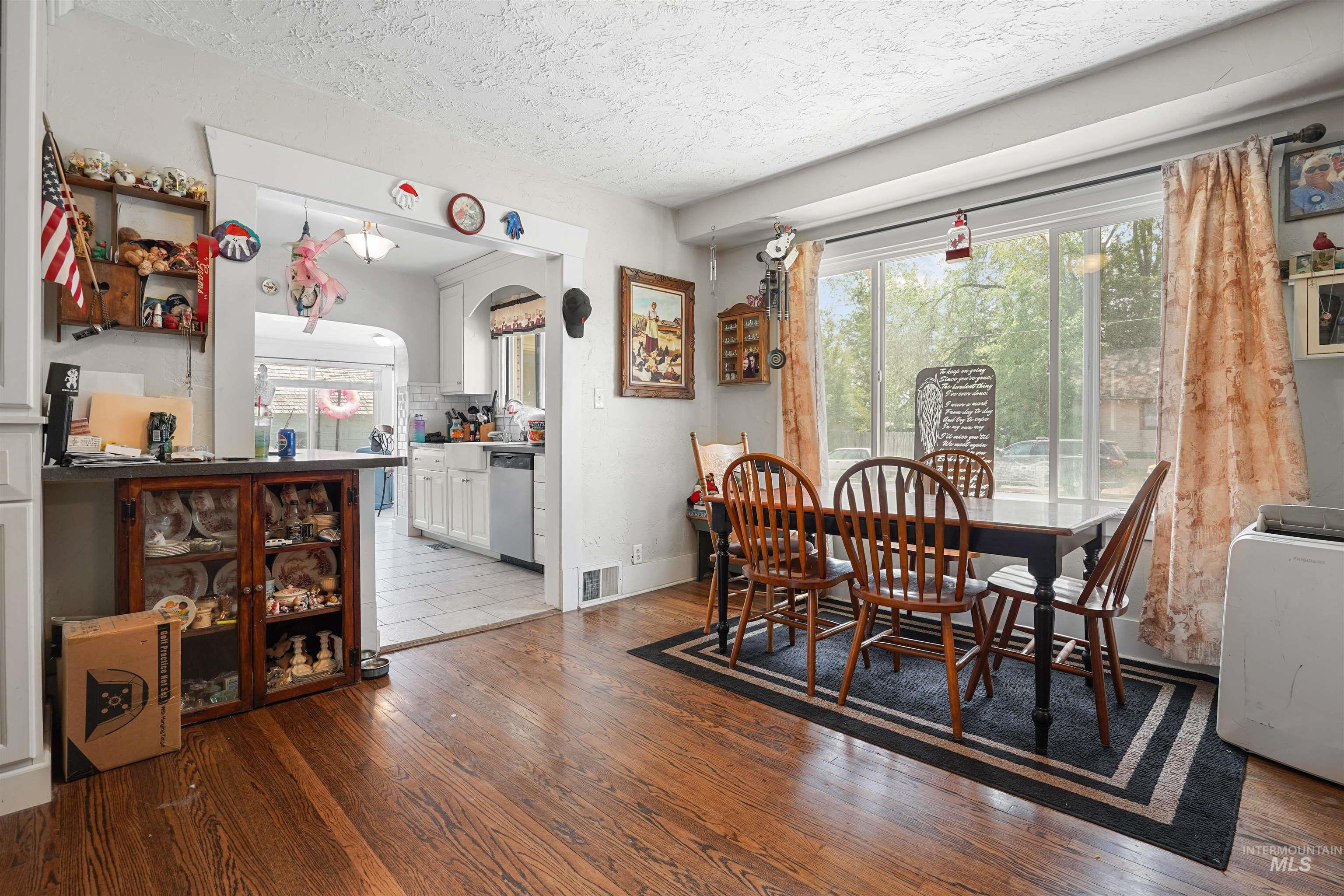1751 Miller Ave Property Photo 3