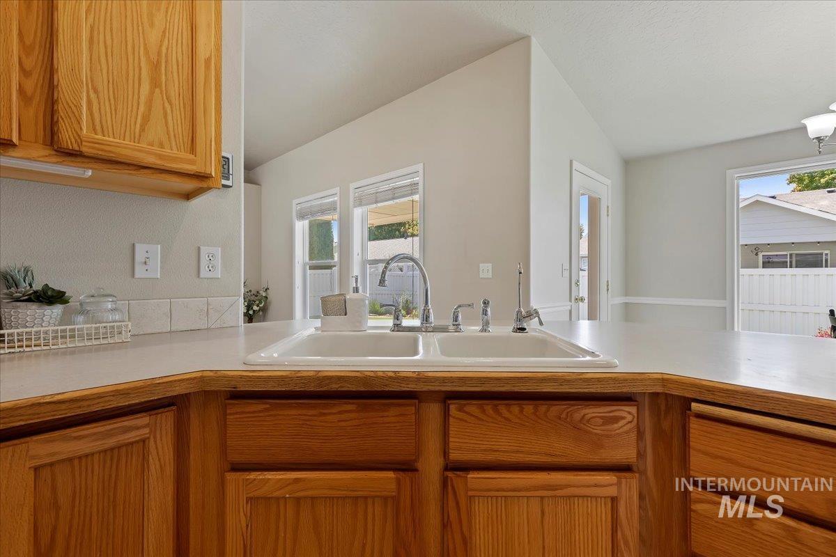1008 Redwing St Property Photo 18