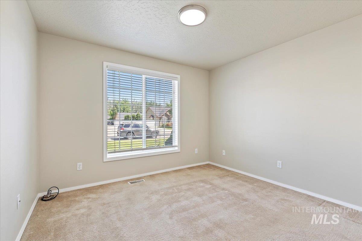 1008 Redwing St Property Photo 22