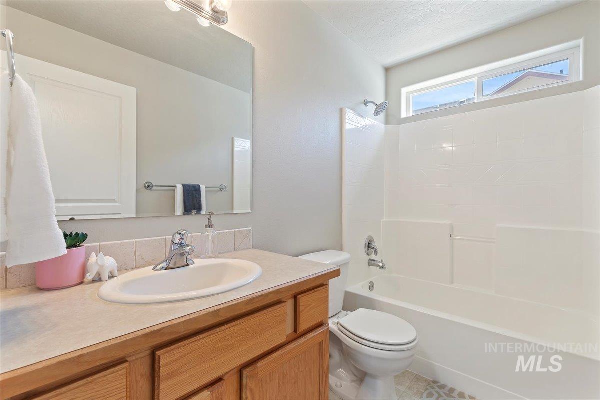 1008 Redwing St Property Photo 24
