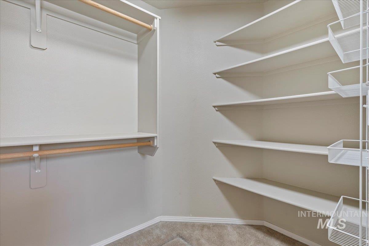 1008 Redwing St Property Photo 25