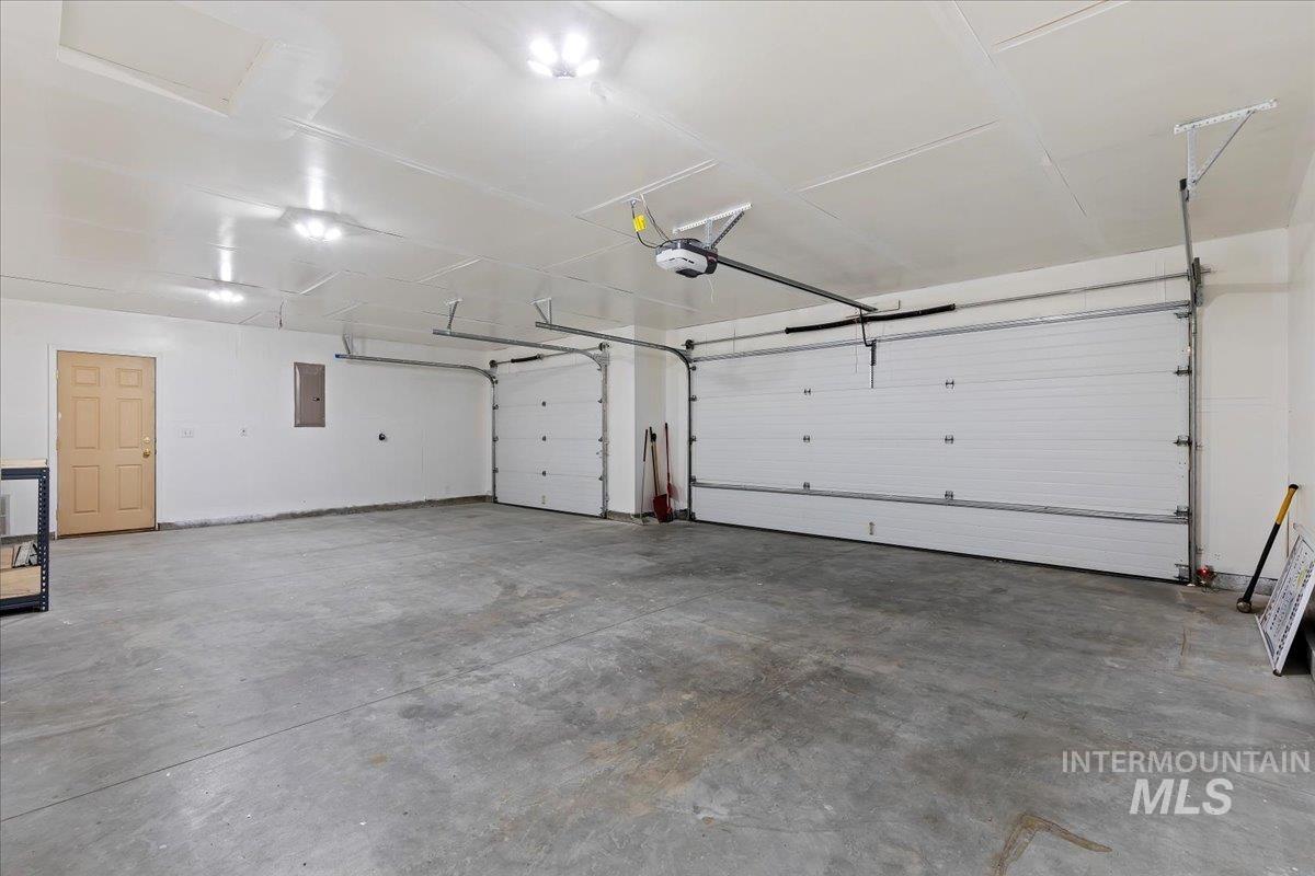 1008 Redwing St Property Photo 27