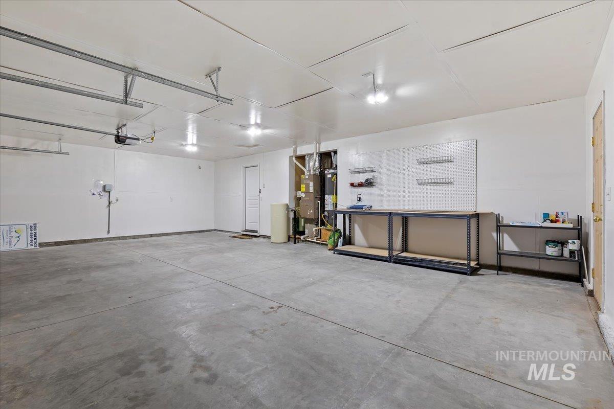 1008 Redwing St Property Photo 28