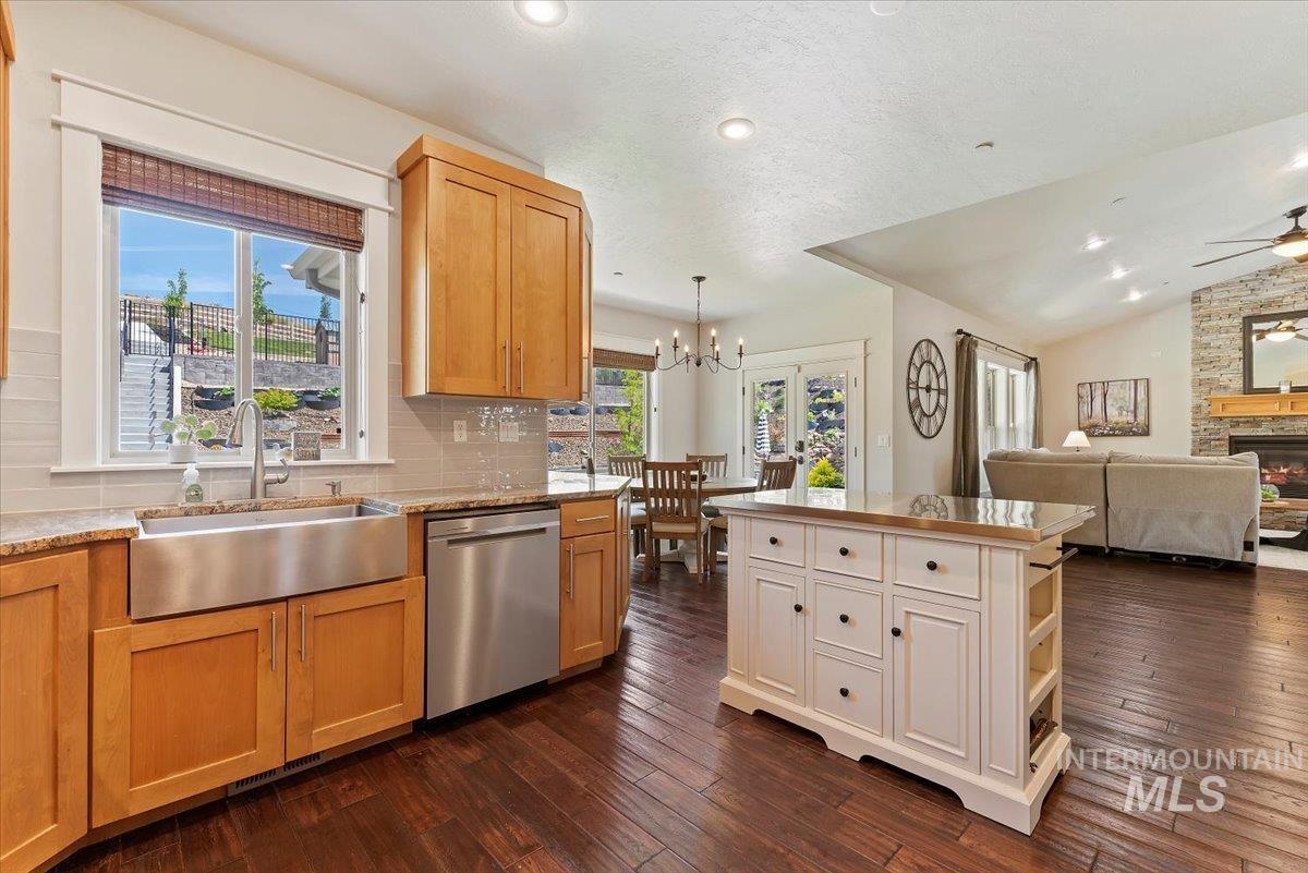 7022 Top Rim Way Property Photo 12