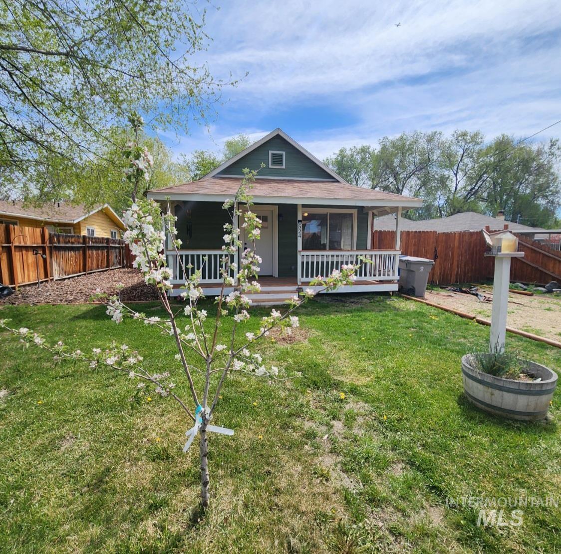 524 N 19th Ave Property Photo 3