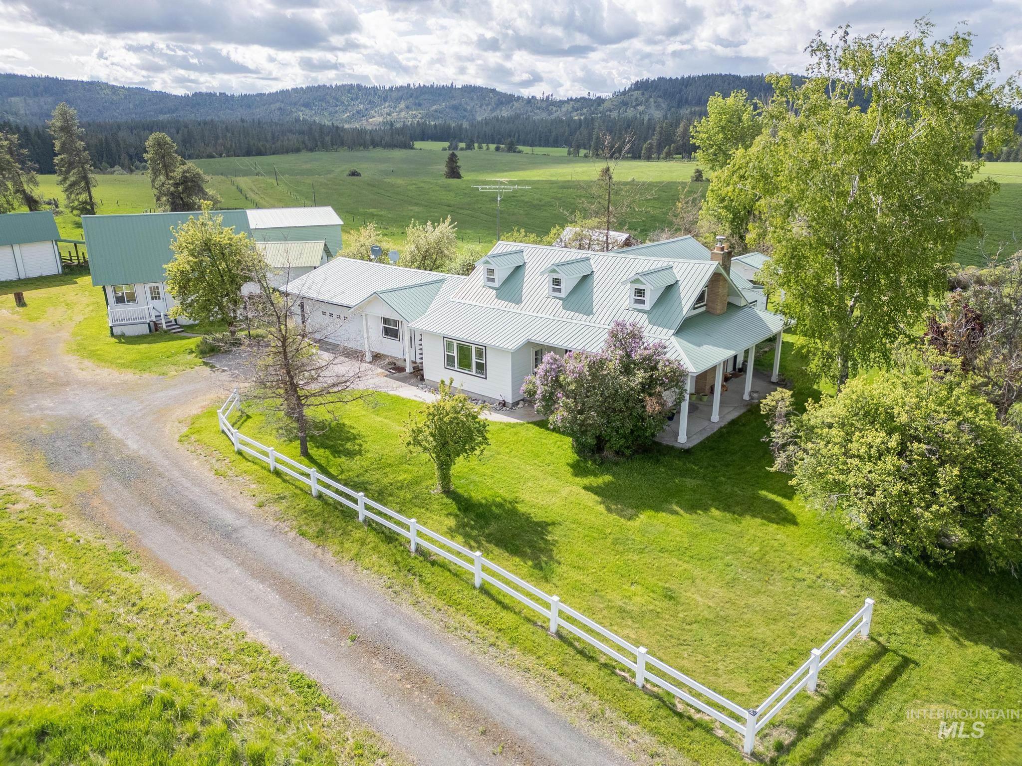 374484 Highway 95 Property Photo 2