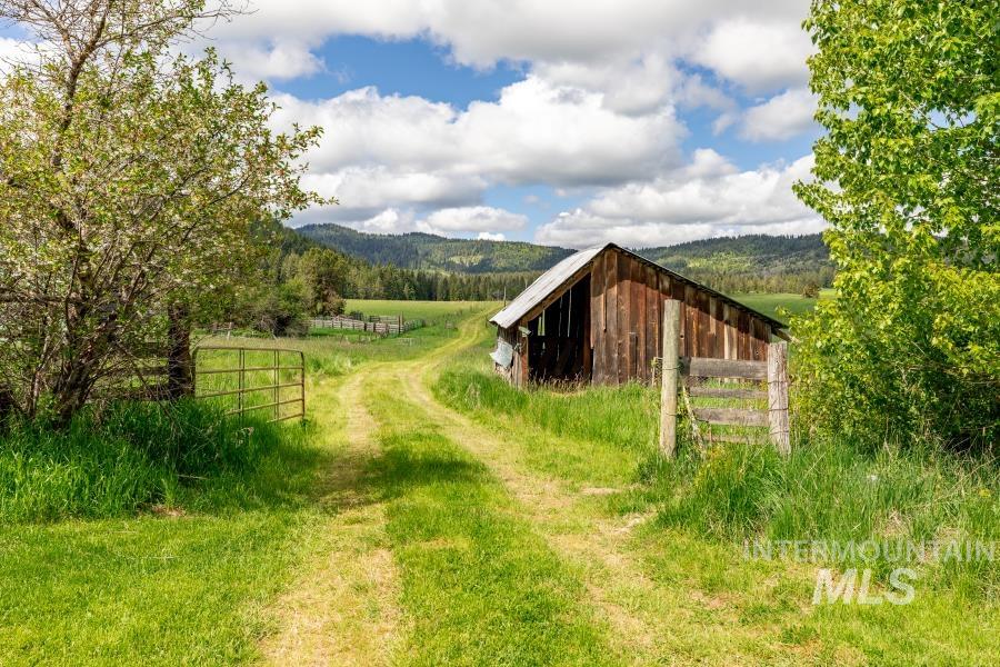 374484 Highway 95 Property Photo 38