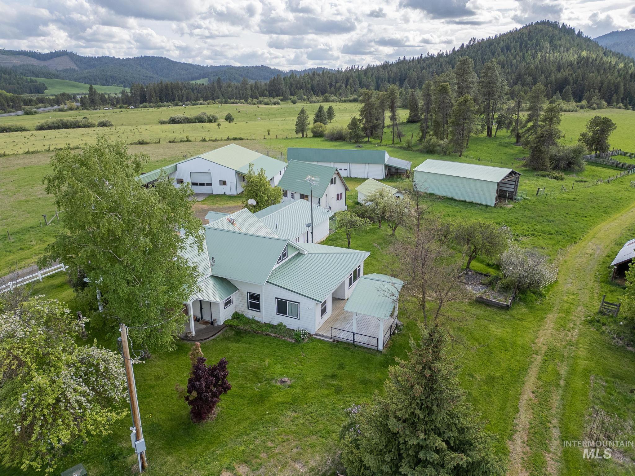 374484 Highway 95 Property Photo 46