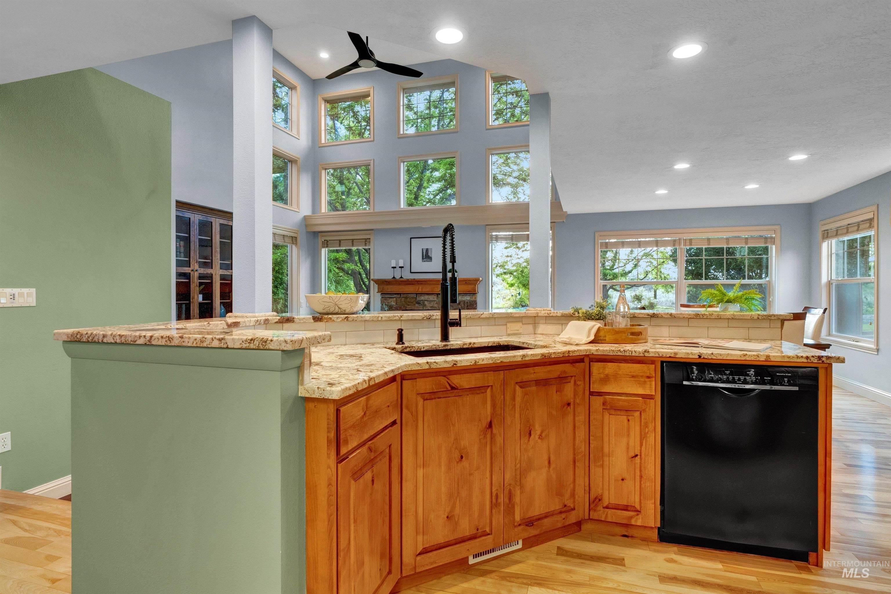 12875 N Schick's Ridge Road Property Photo 4