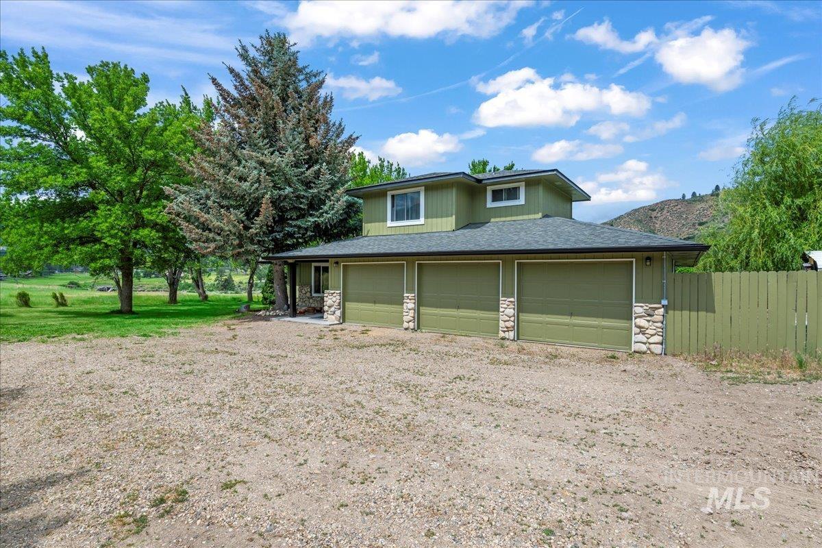 2100 Highway 21 Property Photo 3