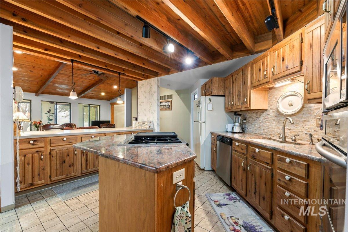 2100 Highway 21 Property Photo 12