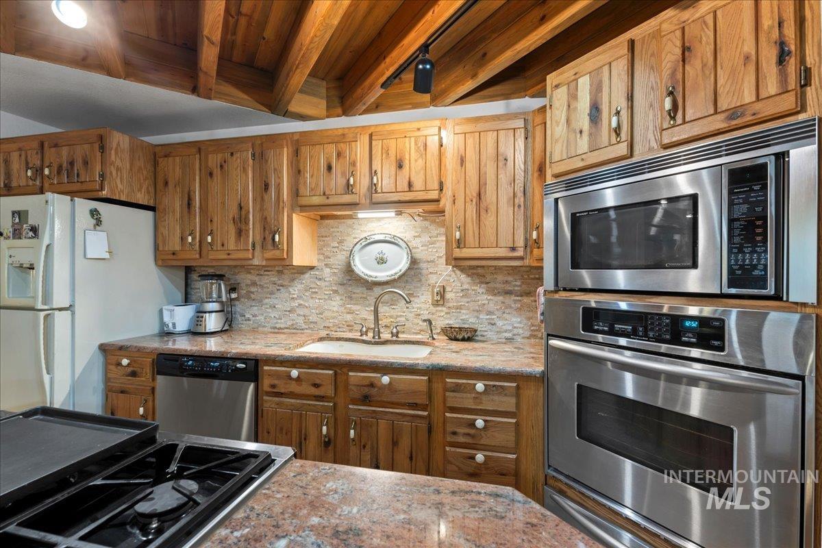 2100 Highway 21 Property Photo 17