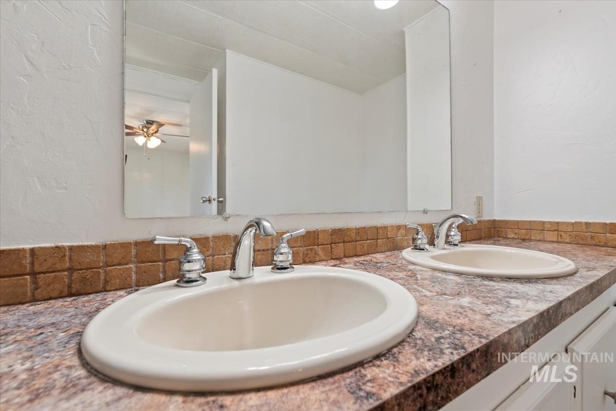 2163 W Mountain Rd Property Photo 22