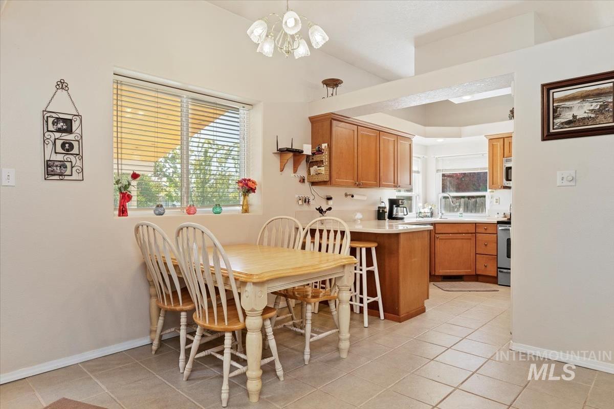3012 Myrtlewood Way Property Photo 6