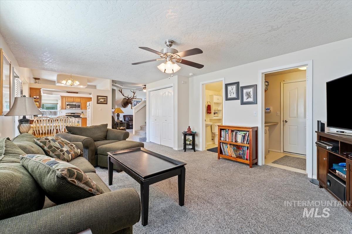 3012 Myrtlewood Way Property Photo 10