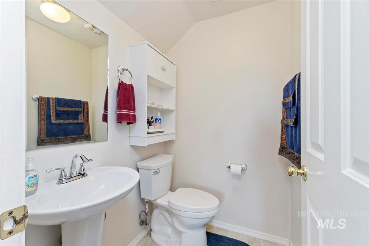 3012 Myrtlewood Way Property Photo 12