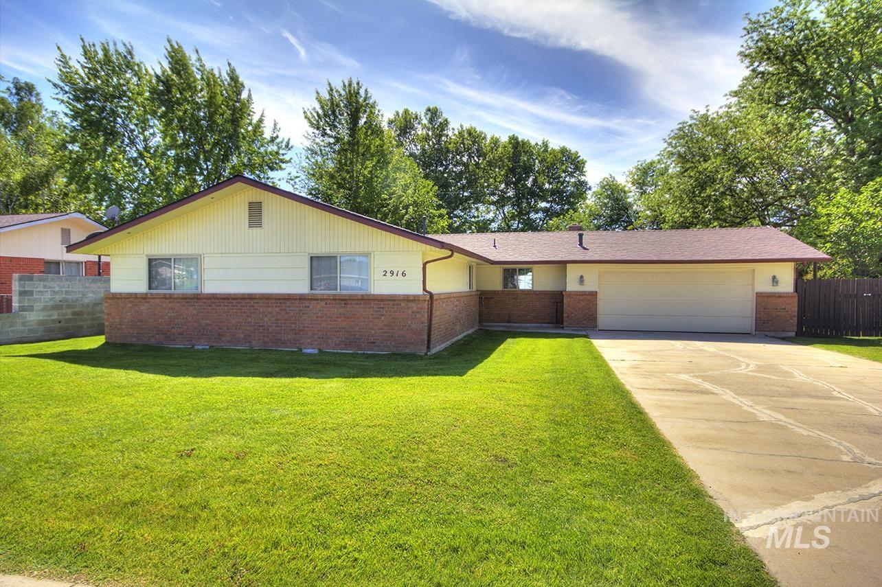 2916 Iowa Ave Property Photo 1