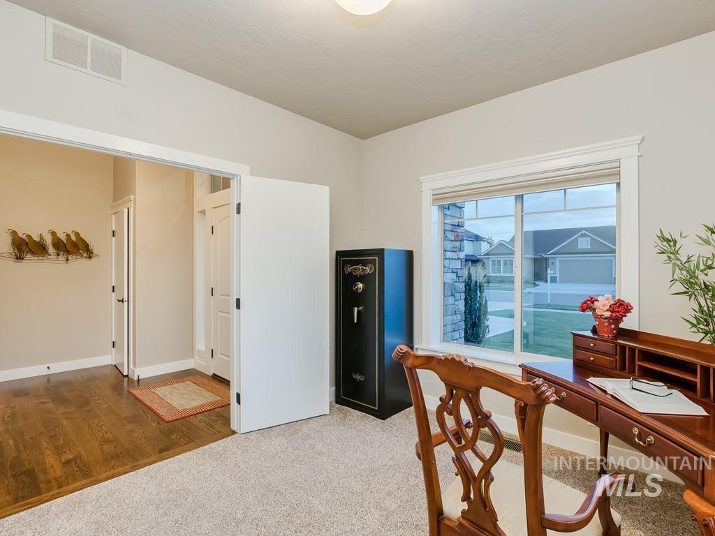 9425 W Whitecrest St Property Photo 17