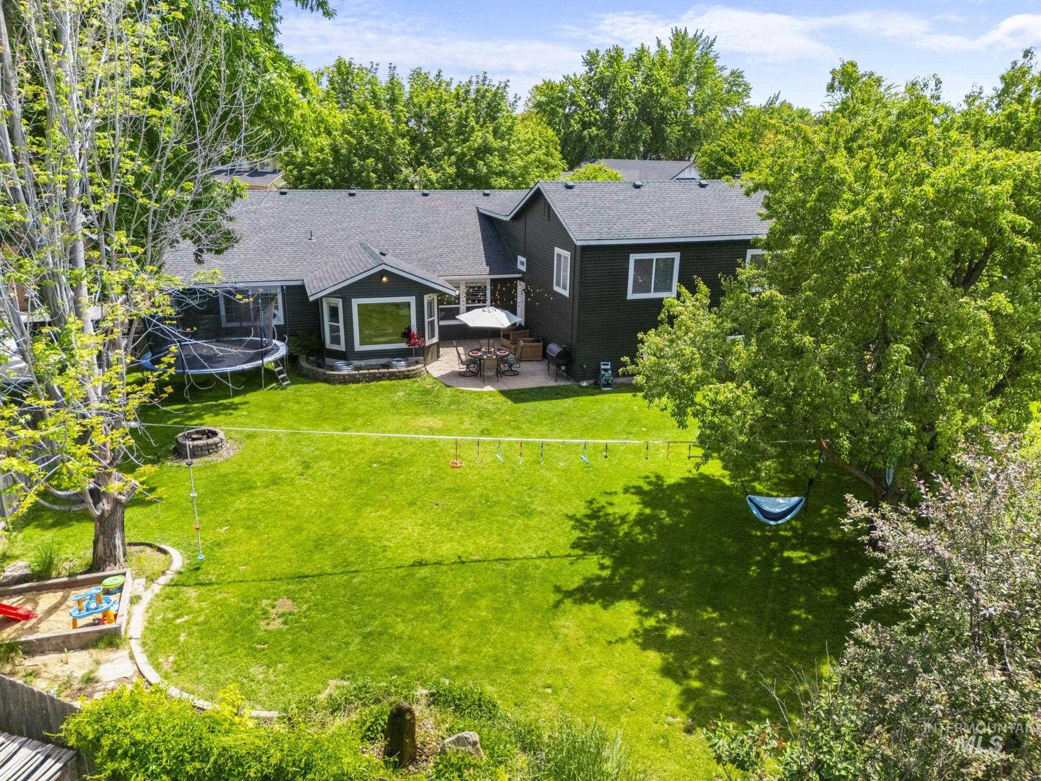 2245 N Sapphire Place Property Photo 1