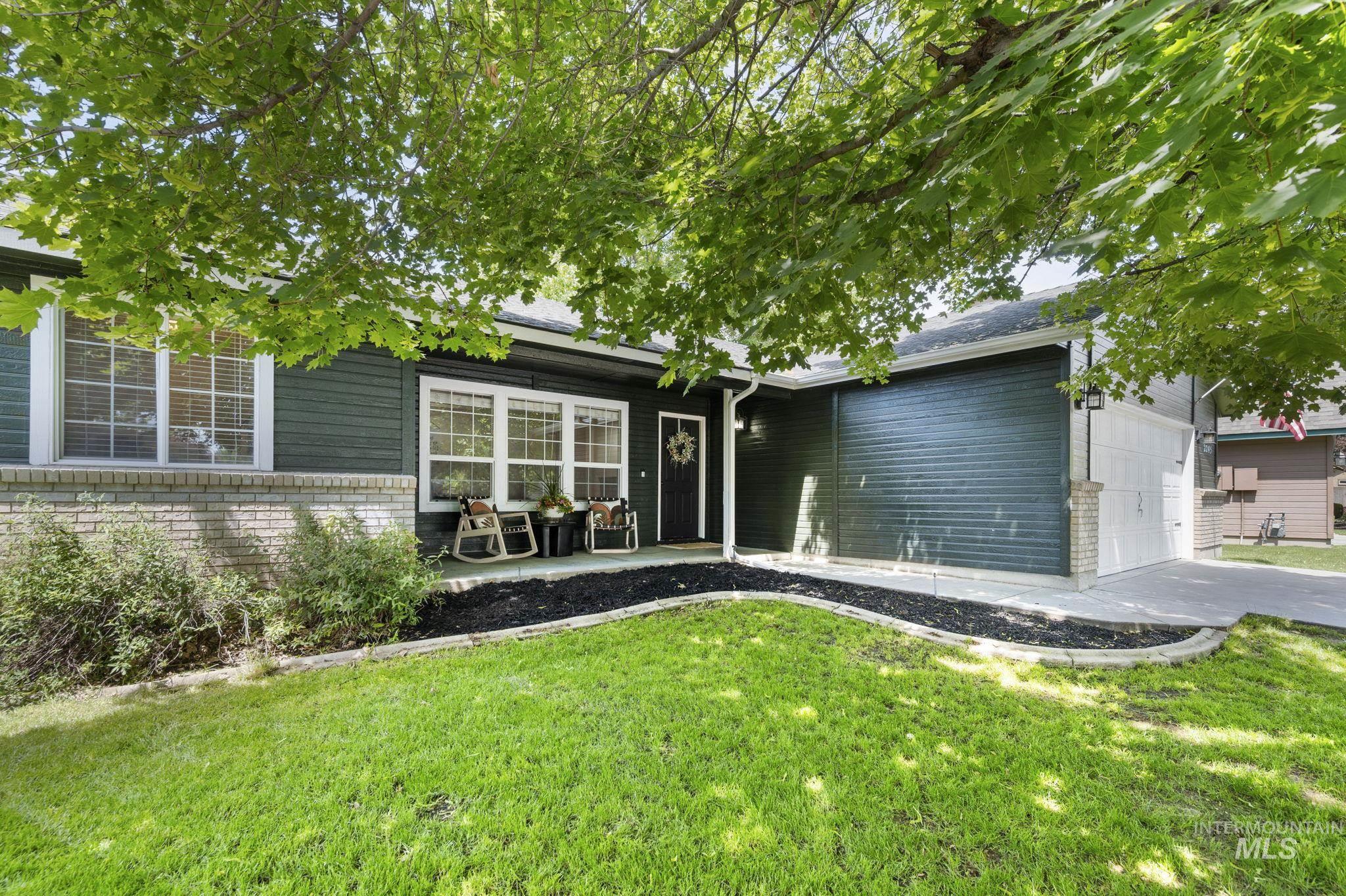 2245 N Sapphire Place Property Photo 3