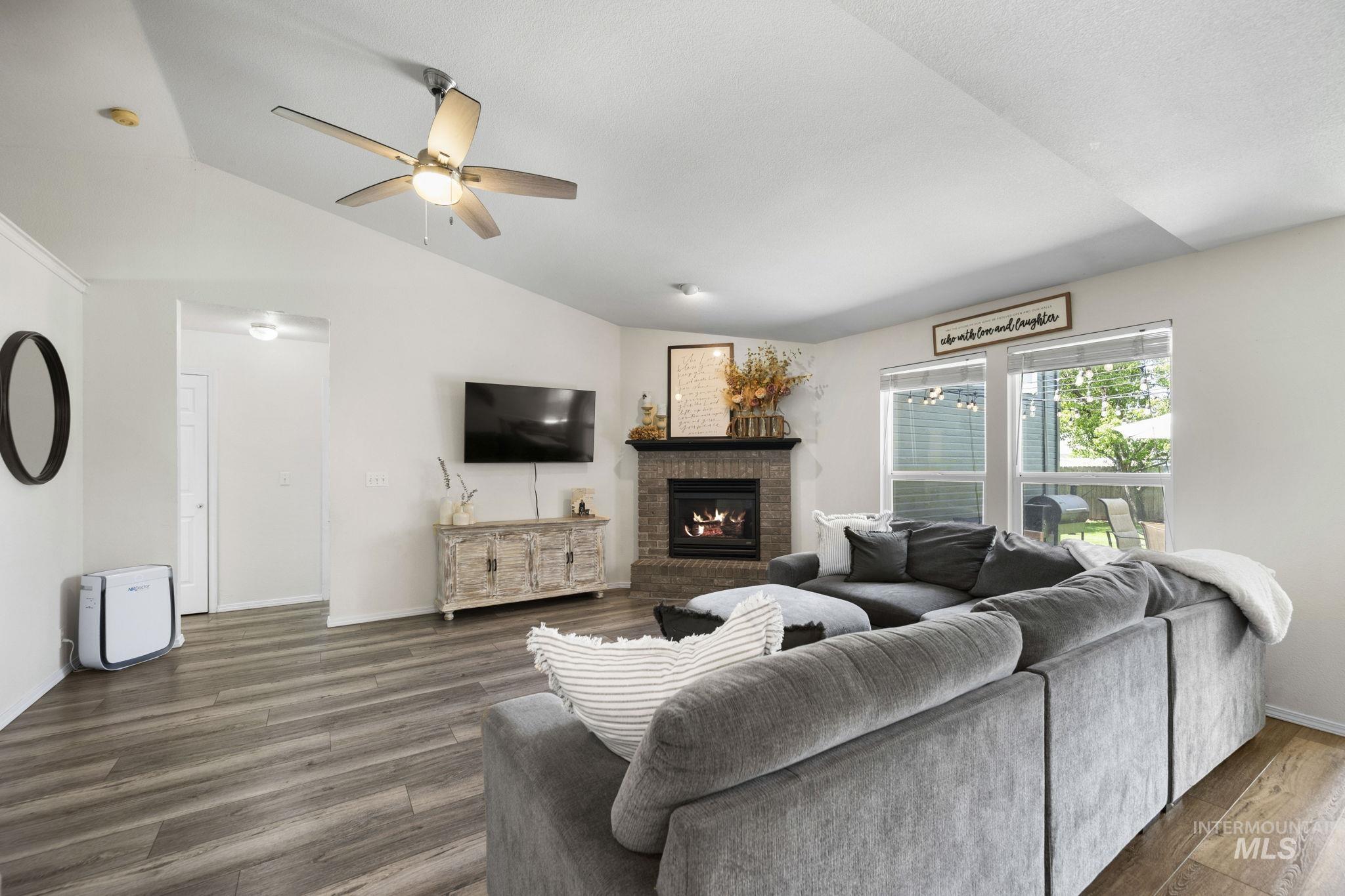 2245 N Sapphire Place Property Photo 15