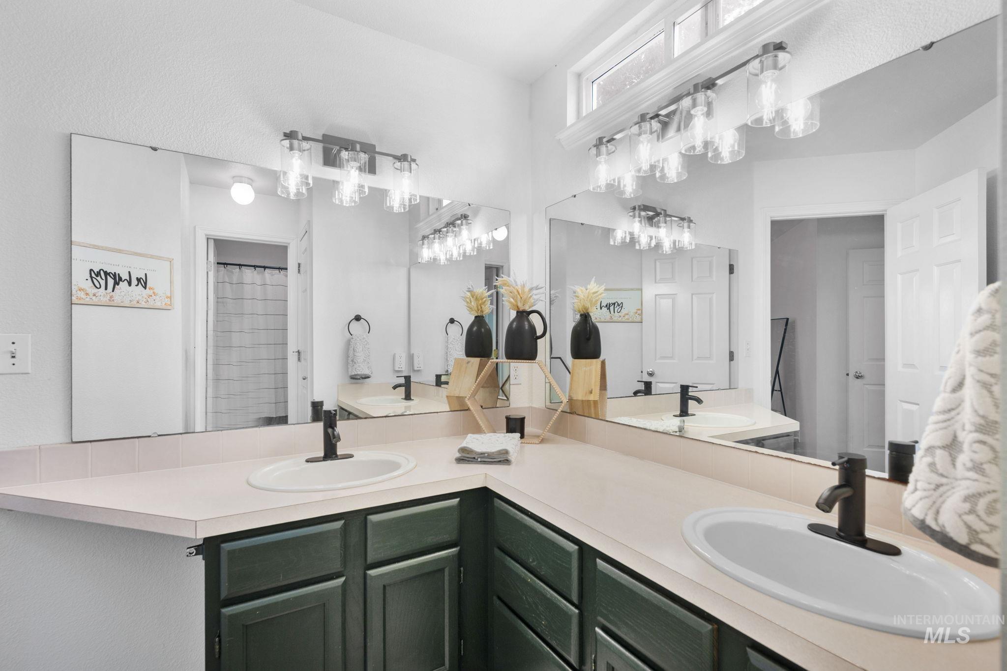 2245 N Sapphire Place Property Photo 26