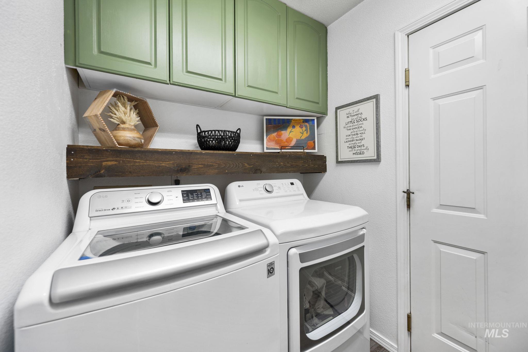 2245 N Sapphire Place Property Photo 28