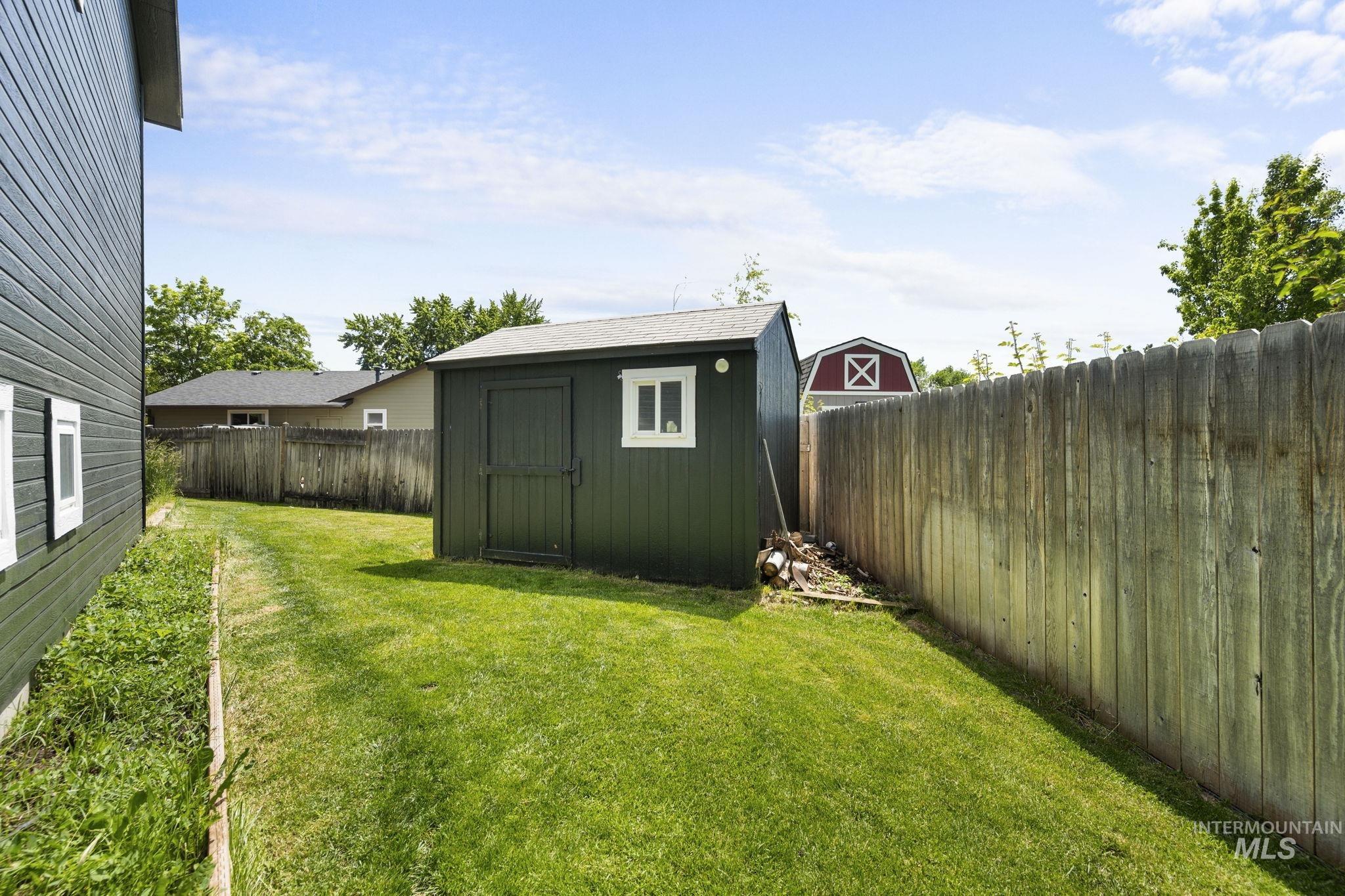2245 N Sapphire Place Property Photo 45