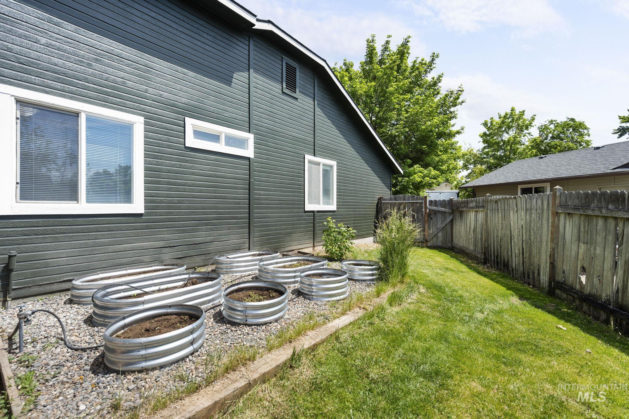 2245 N Sapphire Place Property Photo 46