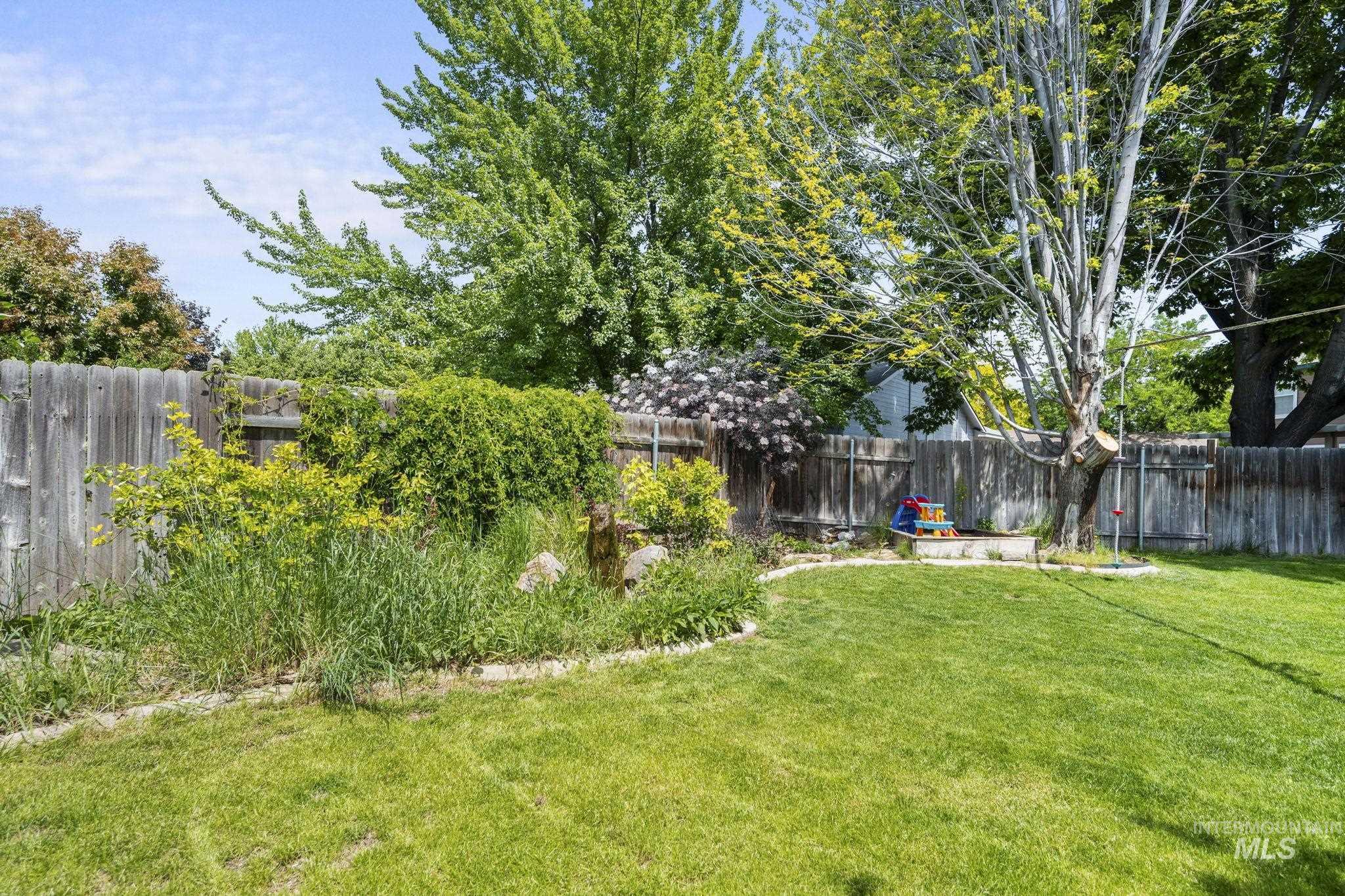 2245 N Sapphire Place Property Photo 49