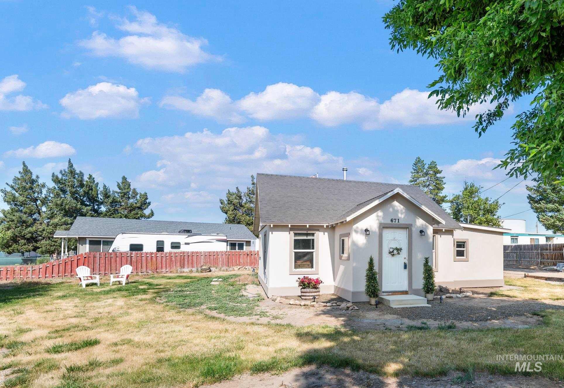 671 Notus Rd Property Photo 3
