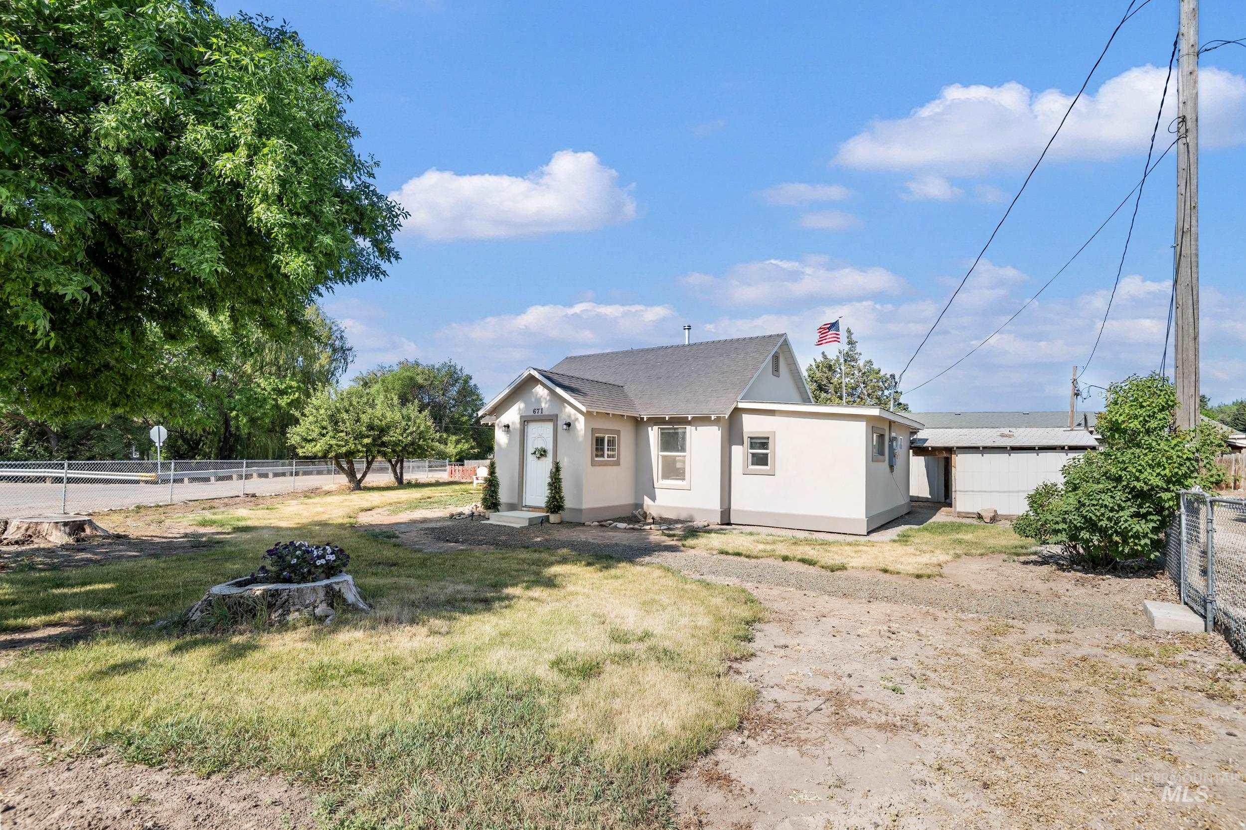 671 Notus Rd Property Photo 4