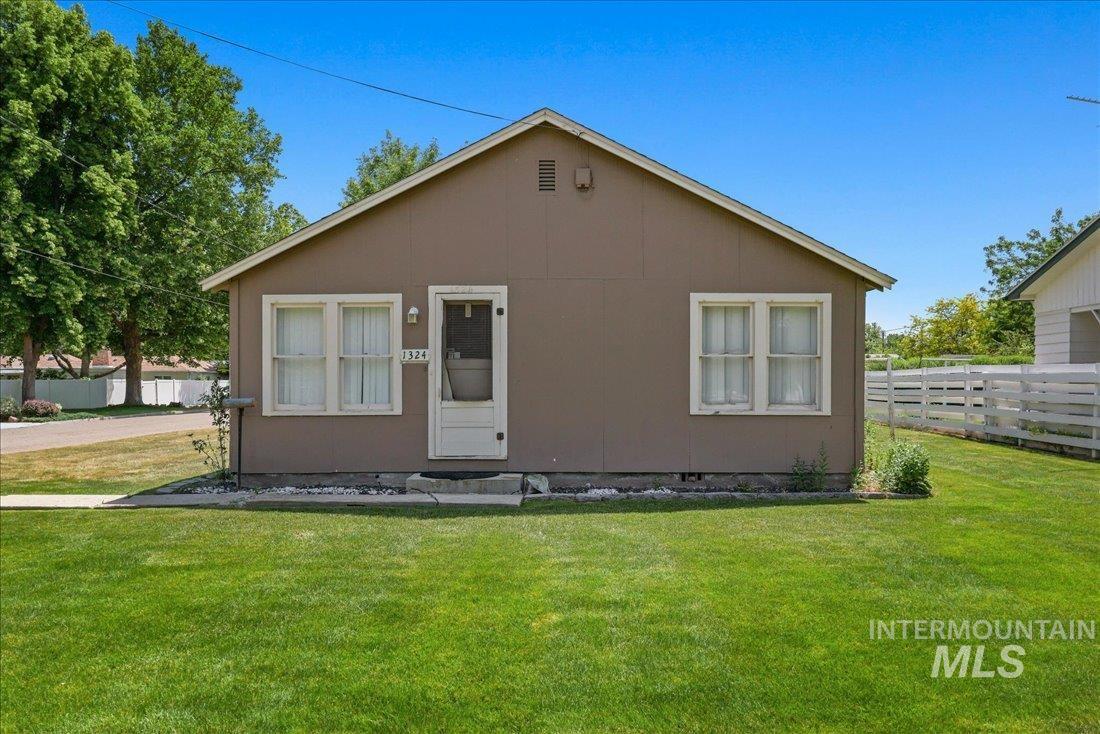 1324 E Oak Str Property Photo 1