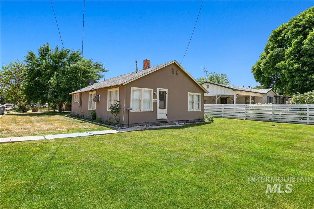 1324 E Oak Str Property Photo 2