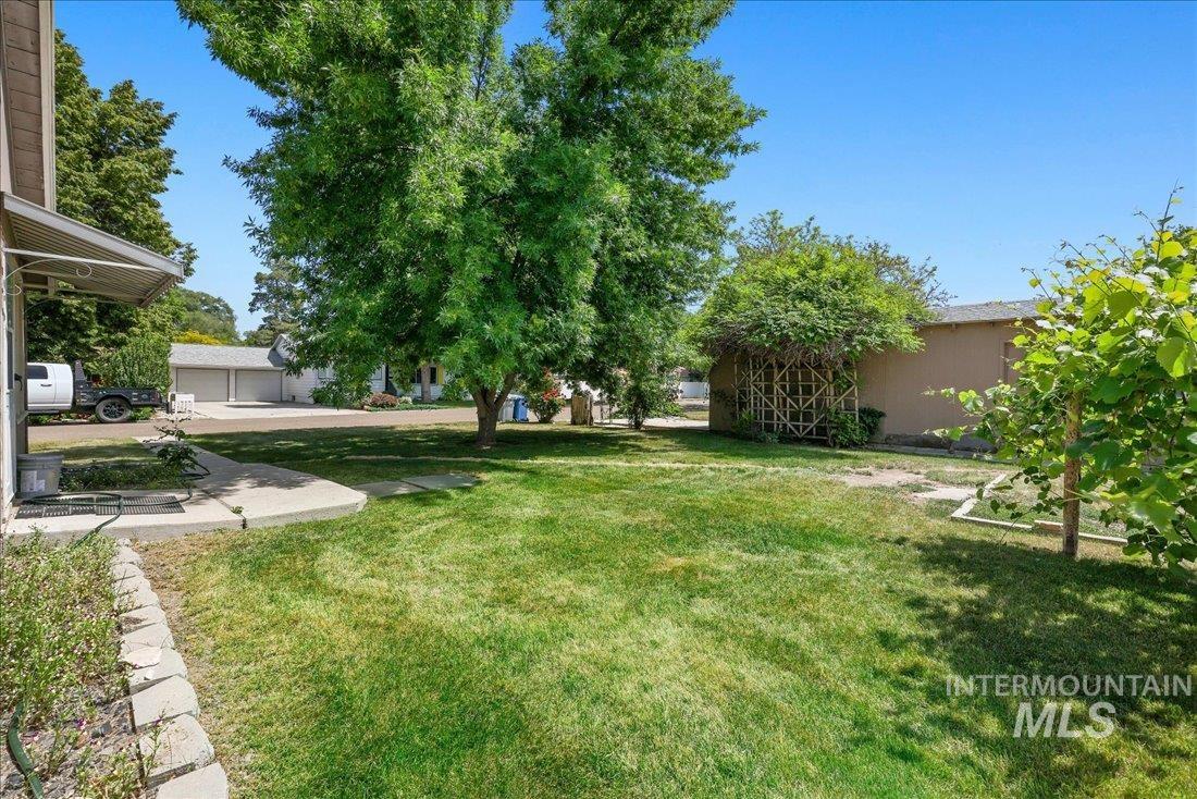 1324 E Oak Str Property Photo 6
