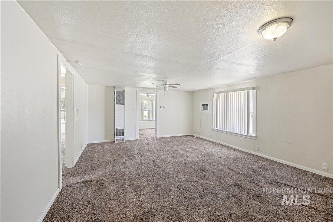 1324 E Oak Str Property Photo 8