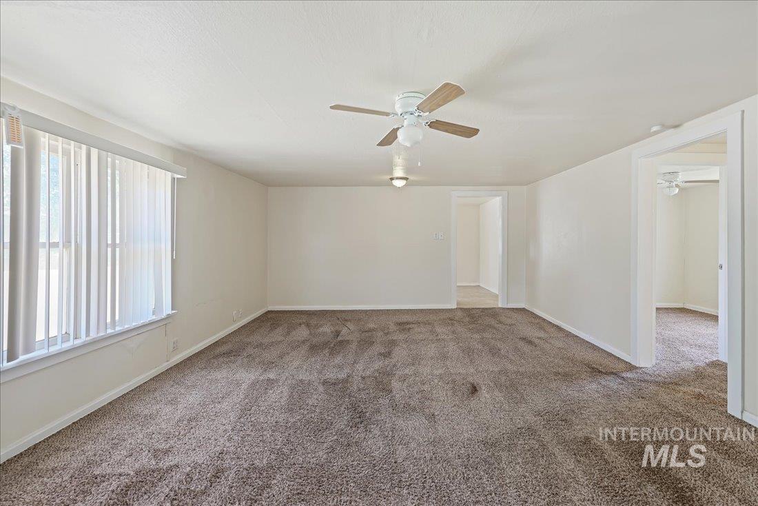 1324 E Oak Str Property Photo 9