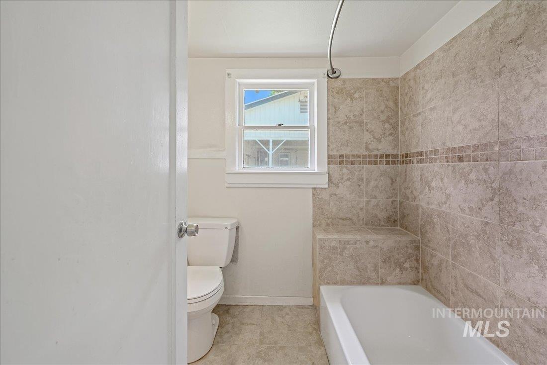 1324 E Oak Str Property Photo 14