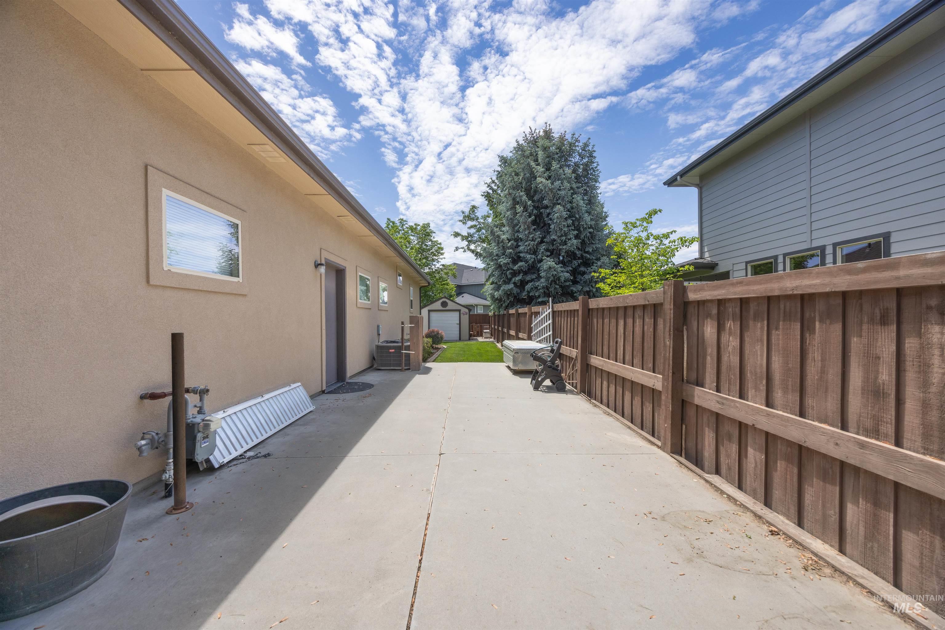 1573 E Commander St Property Photo 47
