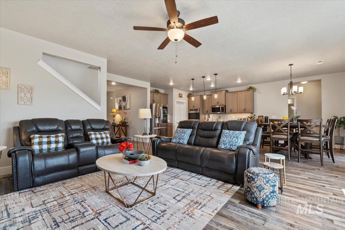 7645 E. Iroquois Property Photo 11