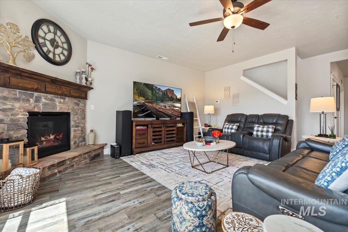 7645 E. Iroquois Property Photo 12