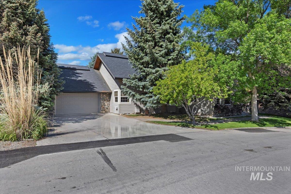 102 Winged Foot Rd Property Photo 3