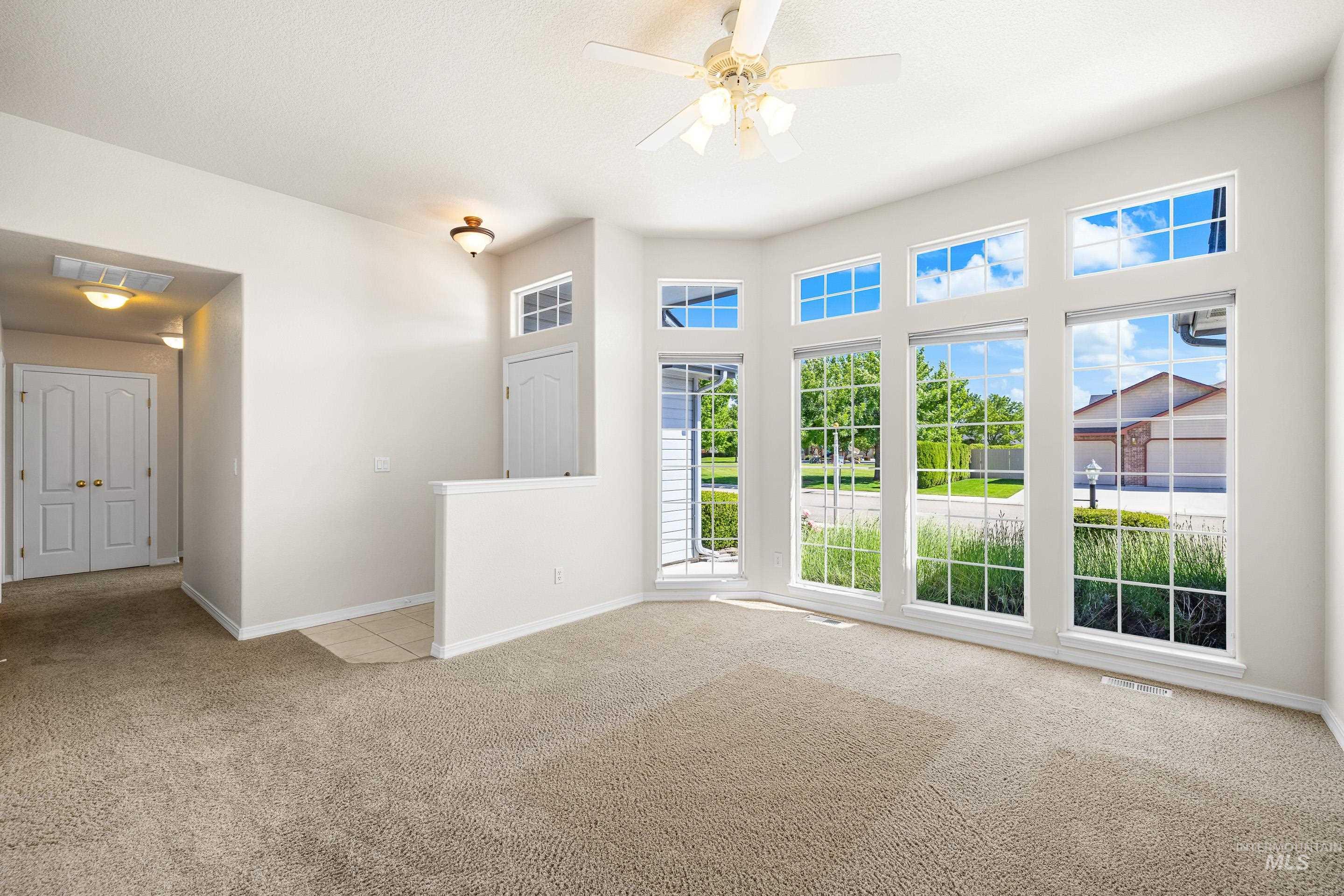 2164 E Roaring Creek Property Photo 5