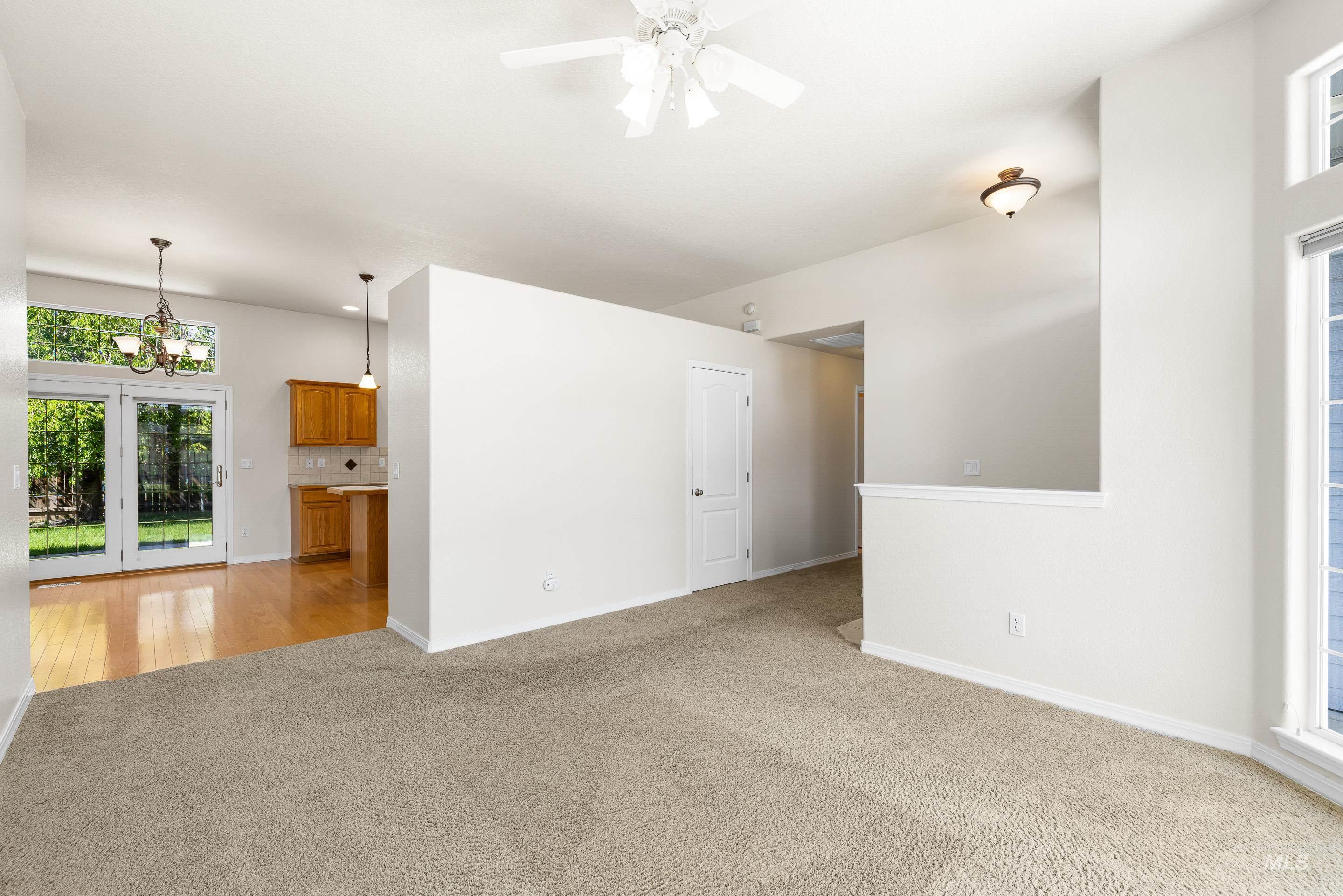 2164 E Roaring Creek Property Photo 7