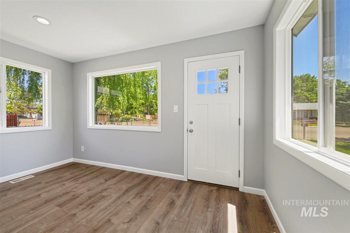 618 E Chicago Street Property Photo 6