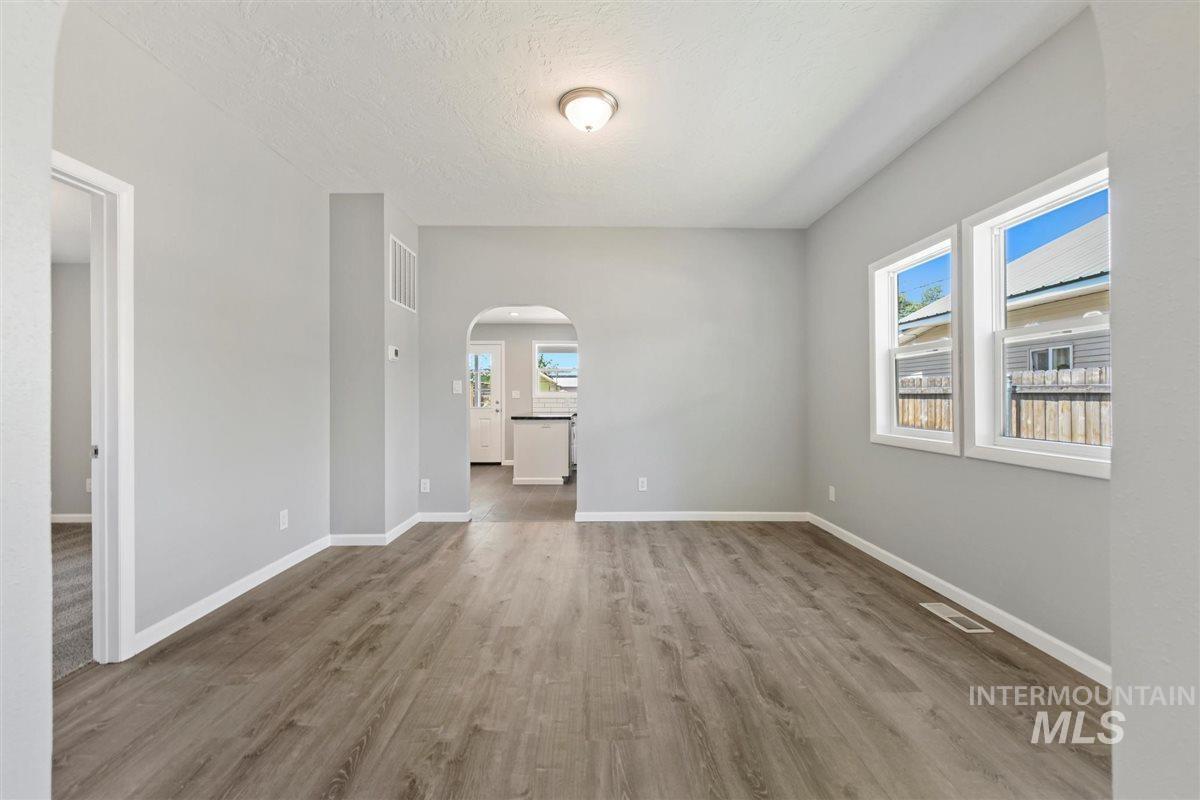 618 E Chicago Street Property Photo 10