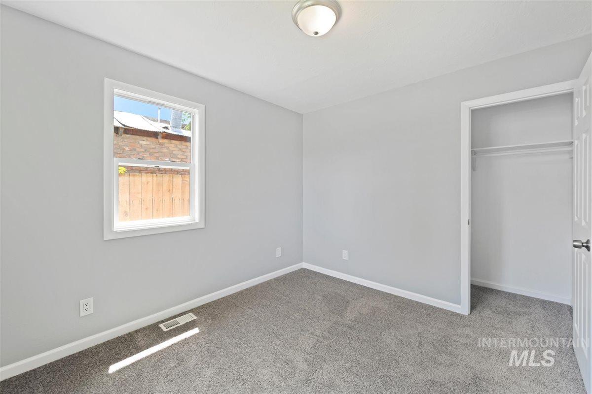 618 E Chicago Street Property Photo 15