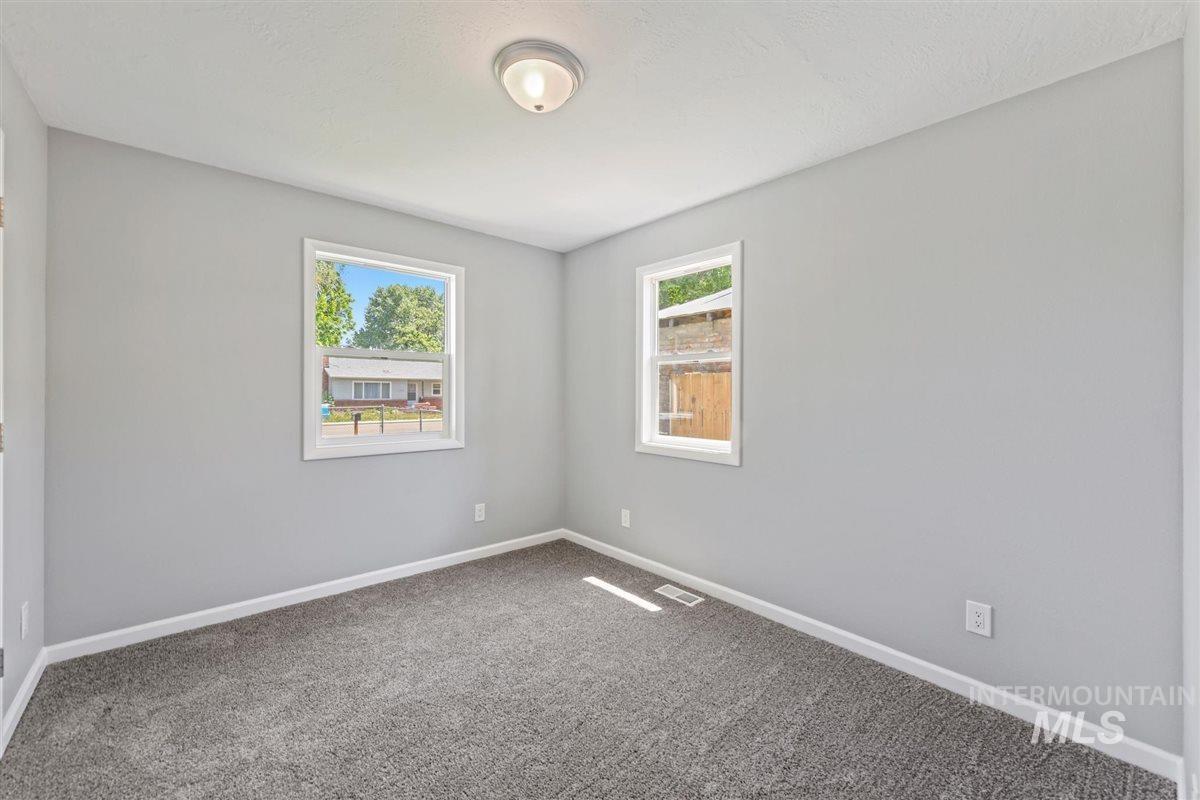 618 E Chicago Street Property Photo 16