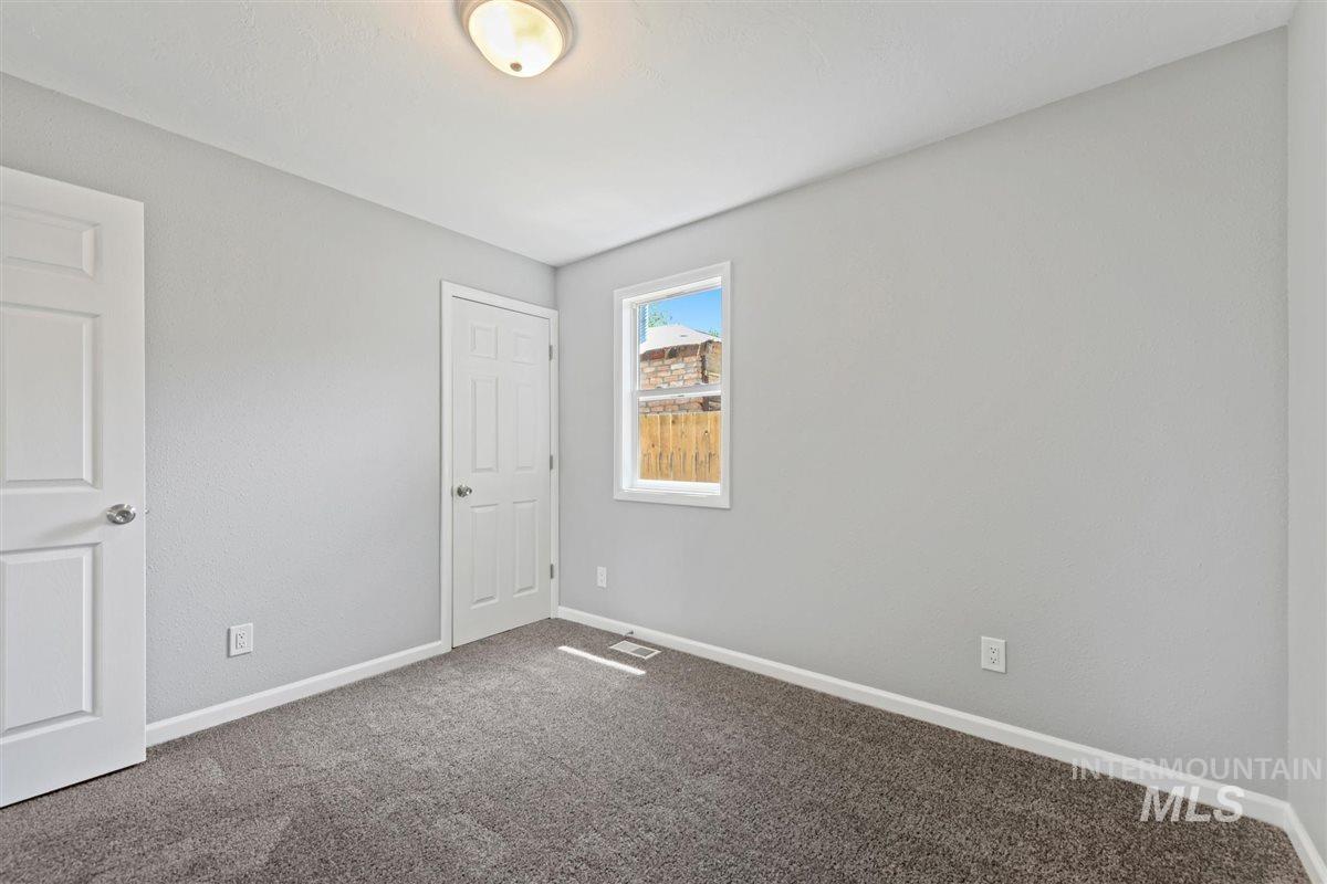 618 E Chicago Street Property Photo 17