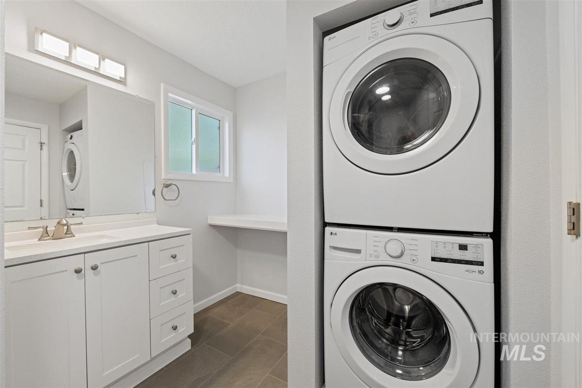618 E Chicago Street Property Photo 19
